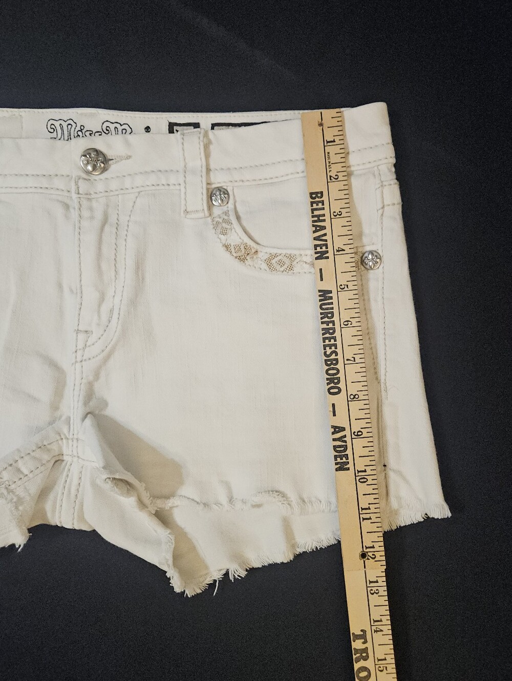 MISS ME Embellished Distressed Mid-Rise Easy Raw Hem Shorts Size 30 - Picture 10 of 12